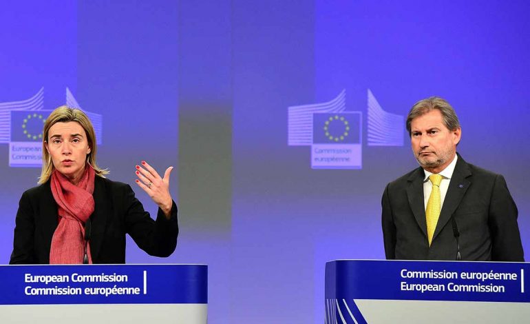 “DJEGIA E MANDATEVE I MBYLL DYERT SHQIPËRISË NË BE”/ Hahn dhe Mogherini: Denoncojmë thirrjet e opozitës për…