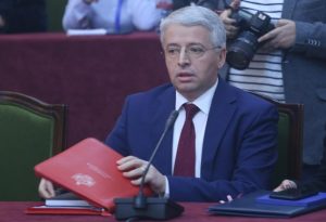 DËGJESË ME MINSITRIN E BRENDSHËM/ Lleshaj-Mehmetajt: Do flas me ju kur të mbaroni Universitetin