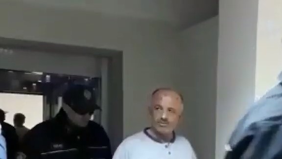 “MË MORËN JETËN, PO LËRE”/ Flet për herë të parë burri që mbyti gruan në gjumë në Vlorë