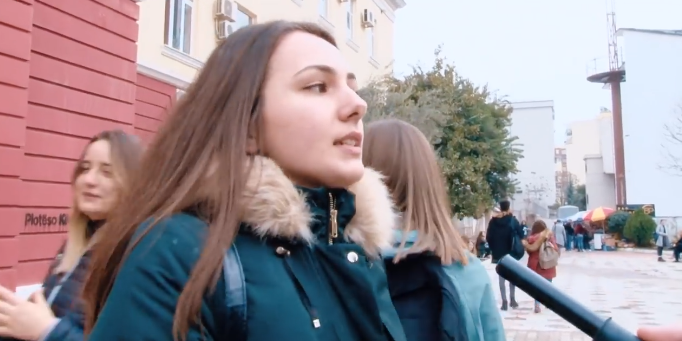 PEDAGOGËT E PD BLLOKOJNË MËSIMIN/ Studentët: E padrejtë! Ne duam…