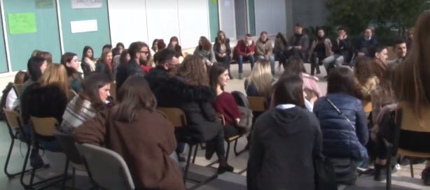 GREVA E PEDAGOGËVE NUK I PENGON/ Rritet numri i studentëve në auditoret e FSHS