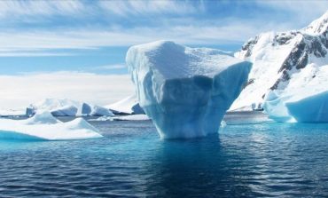NASA njofton shkëputjen e një akullnaje masive nga Antarktida