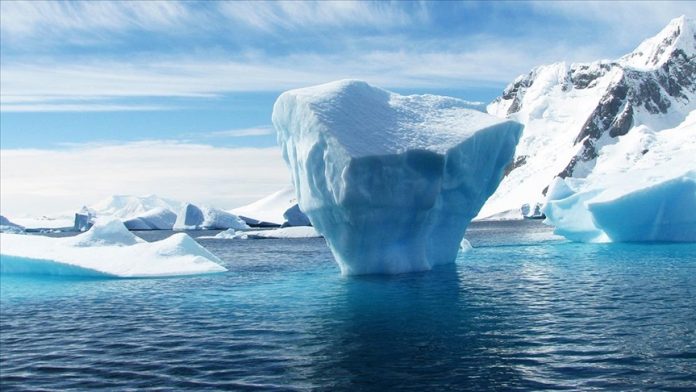 NASA njofton shkëputjen e një akullnaje masive nga Antarktida