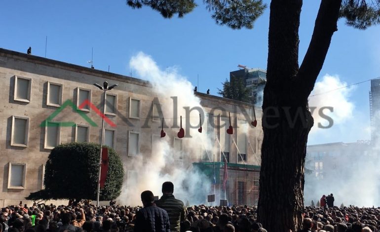PROTESTA/ Çfarë ndodhi me 20 personat nga OPOZITA që do mbanin fjalim? Si dështoi SKENARI