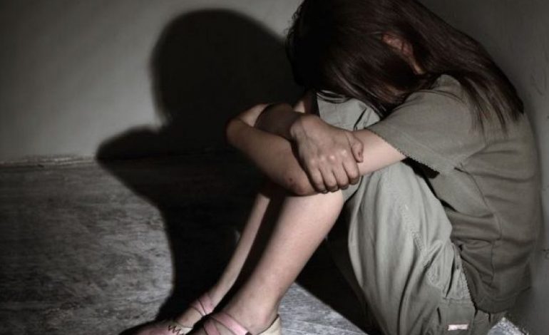 HORRORI NË KAVAJË/ Vajza e mbajti të fshehtë 3 muaj dramën e përdhunimit, babai u…