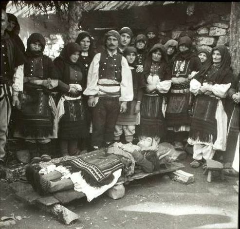 DOSSIER/Fotot e rralla nga Shqipëria e veriut, në 1940: Nga pazari i Shkodrës, tek Prek Çali e femrat e atyre viteve