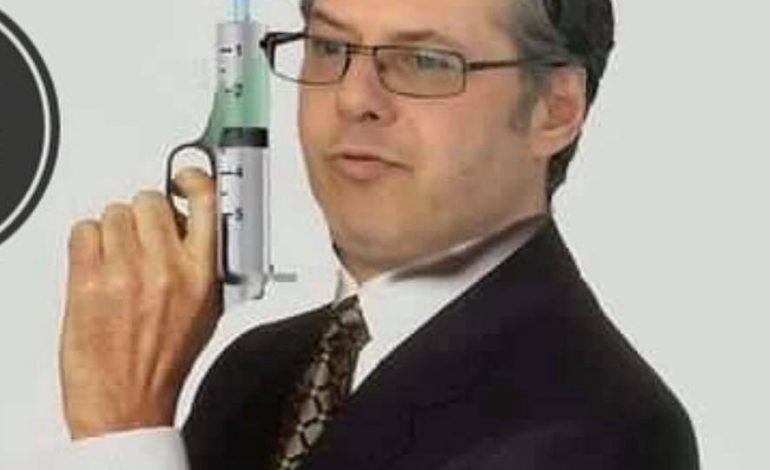 PROTESTA PO VJEN! Agjenti 007 mbush pistoletën me…bojë!