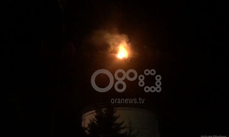 ZJARR NË SHËNGJIN/ Përhapja e flakëve ka përfshirë disa banesa. Poshtë vatrës…