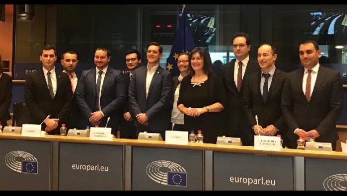 “BASHKPUNIM RAJONAL”/ Presidenti i PPE: Rruga e Shqipërisë në Europë kalon përmes demokracisë…
