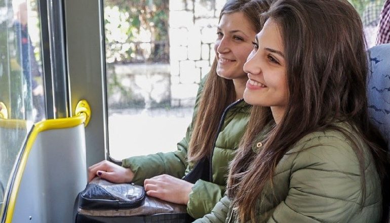 8 MARSI/ Transporti publik falas për çdo grua dhe vajzë