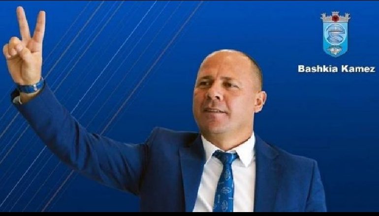 EDHE XHELAL MZIU ME PLAGJIATUR/ Ja nga e kopjoi doktoraturën