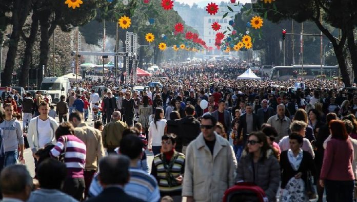 AKTIVITETET PËR “DITËN E VERËS”/ Bashkia e Tiranës fton qytetarët: Të dielën fik makinën, eja FESTO