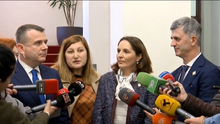 DJEGIA E MANDATEVE/ Deputetët francezë në Tiranë: Palët të gjejnë zgjidhje