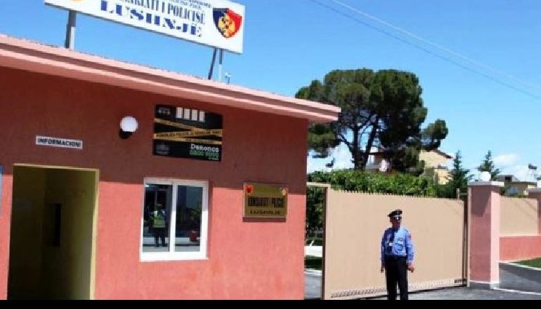 E DENONCUAN QYTETARËT/ 38-vjeçari në Lushnje kapet me drogë në makinë