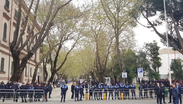 PROTESTË DHE KUVEND/ Opozita për herë të shtatë në shesh kundër qeverisë