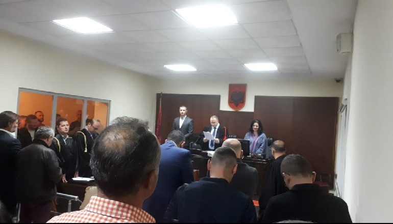 “KUNDËRSHTUAN PUNONJËSIT E POLICISË”/ Lirohen 7 protestuesit e opozitës (EMRAT)