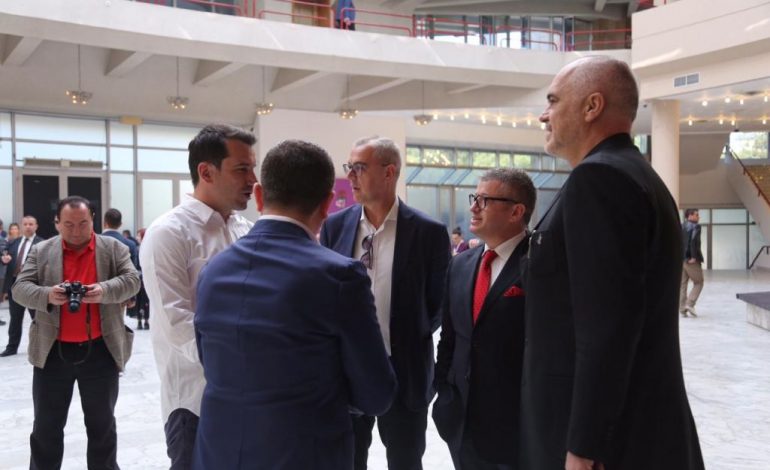 KONGRESI I PS/ Nga mbërritja e Ramës tek atletet e “Lali Erit”. Ja prapaskenat (FOTOT)