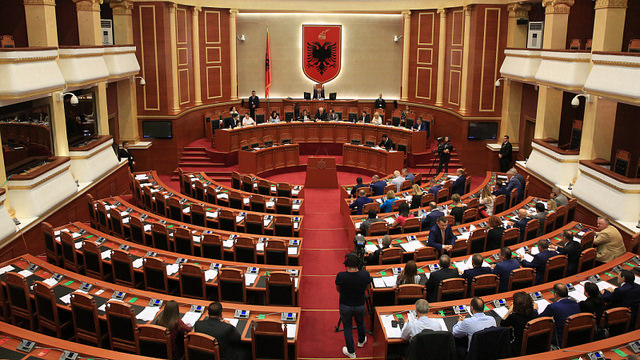 DEPUTETË E RINJ/ Të tjerë “tradhtarë” nga radhët e LSI e PD, ja cilët do marrin mandatin (EMRAT)