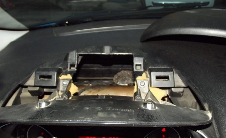 DROGË NË “FIAT PUNTO”/ Si e pësuan 2 SHQIPTARËT kur u zbulua edhe laboratori… (FOTO)