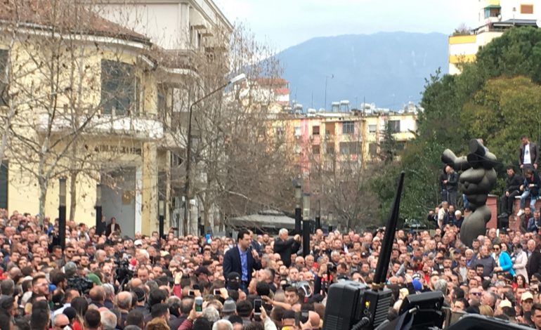 “PARA SE TË FILLOJË KËNDIMIN”/ Basha deputetëve “tradhtarë”: Zoti pastë mëshirë për shpirtërat tuaj