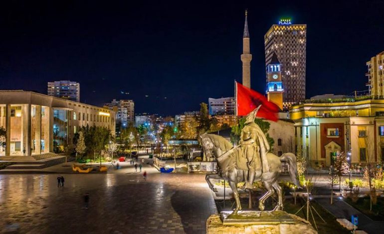 PAMJE SPEKTAKOLARE NGA SHESHI SKËNDERBEJ/ Rama publikon fotot: Ju uroj një ditë të mbarë…