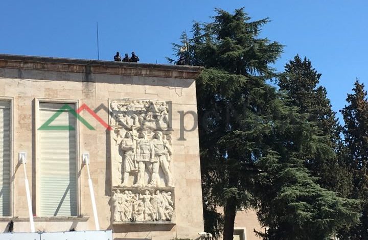 PROTESTA E OPOZITËS/ Skenari “TRULLOSËS” i Bashës dhe Kryemadhit. Ti biem kryeministrisë…rrotull deri…?!