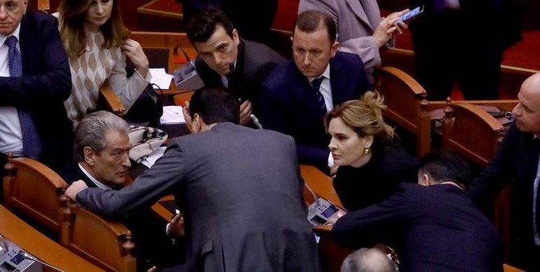 PRAPASKENA E DJEGIES SË MANDATEVE/ Opozita e vjetër jashtparlamentare dhe opozita e re që po lind