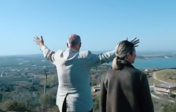 ME KRAHËT HAPUR/ Rama zbulon “Toskanën” në Roskovec: Ejani hapni sytë (VIDEO)