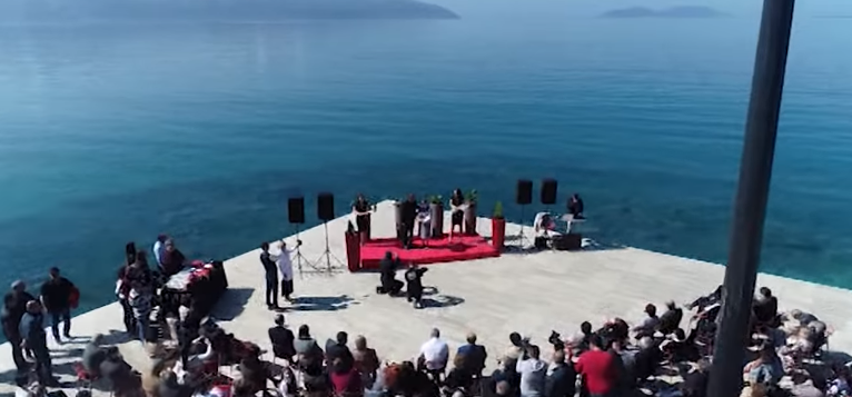 NJË DITË PARA FESTËS/ Bashkia e Vlorës vlerëson 85 mësues me titullin “Mirënjohja e Qytetit” (VIDEO)