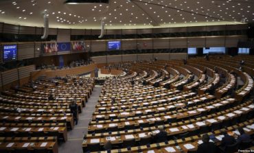 EUROPIANËT TË SHQETËSUAR/ PE miraton rezolutë kundër ndërhyrjes ruse