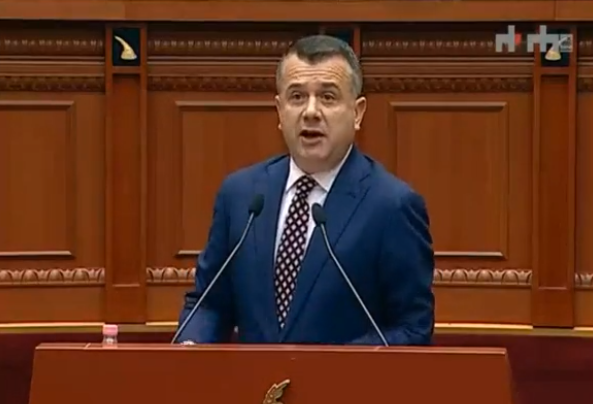 PROTESTA/ Balla me tone të forta: Basha, si huligan në ndeshje futbolli. I papërgjegjshëm që