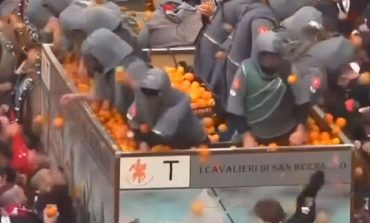 "LUFTA ME PORTOKALLE"/ Njihuni me festivalin e çuditshëm në Itali (VIDEO)