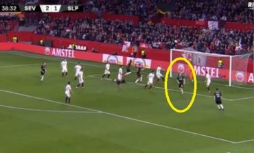 E PABESUESHME/ Sevilla pëson golin më qesharak të historisë së futbollit (VIDEO)