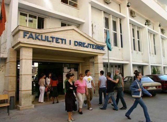 UNIVERSITETI I TIRANËS/ Ja kriteret e pranimit në 5 fakultete për maturantët