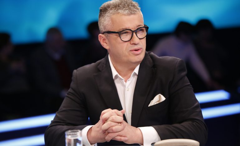 DEBATI NË “OPEN” / Peza: PS ka ndezur motorët e fushatës. “Fshesa” në ministrinë e jashtme proces normal