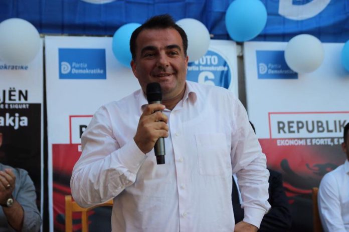 “AI ËSHTË PALLATEXHI”/ Rama akuza bashkisë Kavajë: I ndërton në rërë dhe…