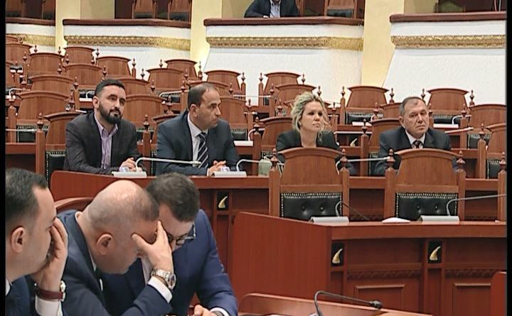 PËRFUNDON SEANCA PLENARE/ Opozita e re bashkon vota për projektligjet