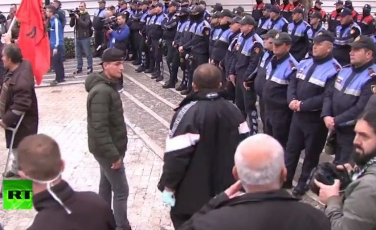 NUK ËSHTË HERA E PARË/ Mediat e Putinit, televizioni rus lidhet direkt me protestën (VIDEO)