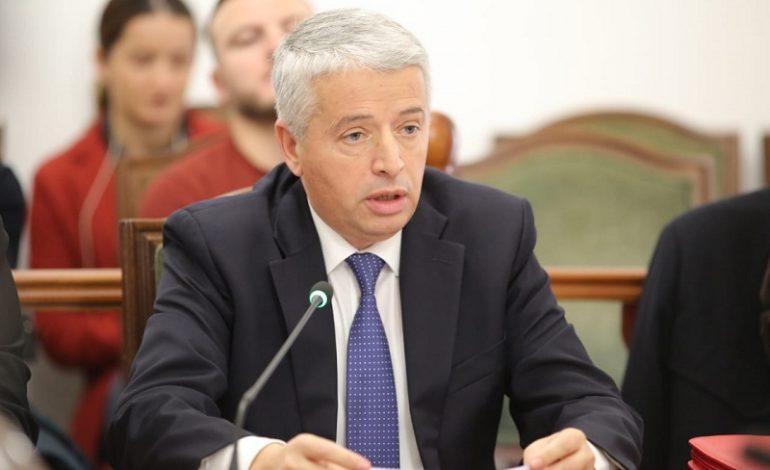 INTERVISTA/ Sandër Lleshaj: Gazi lotsjellës është blerë në Izrael gjatë qeverisë Berisha, ja si interferojnë protestat…