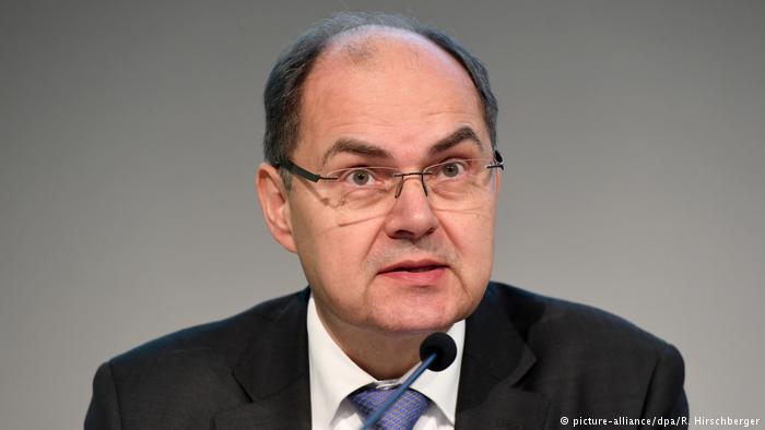 DJEGIA E MANDATEVE/ Deputeti gjerman: Kjo nuk është normale. Parlamenti jeton nga debati