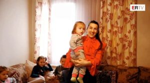 “NJERËZ TË PADUKSHËM”/ Nëna e shtatë fëmijëve nga Tropoja rrëfen sfidat e një familje të madhe