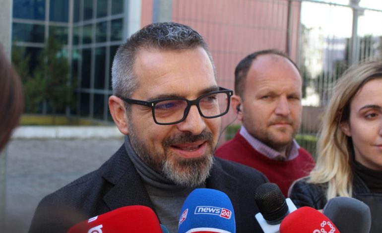 “NE MOHOJMË ÇDO GJË”/ Pas daljes nga Gjykata flet avokati i Tahirit: Prokuroria ka servirur në media dokumente të deformuara