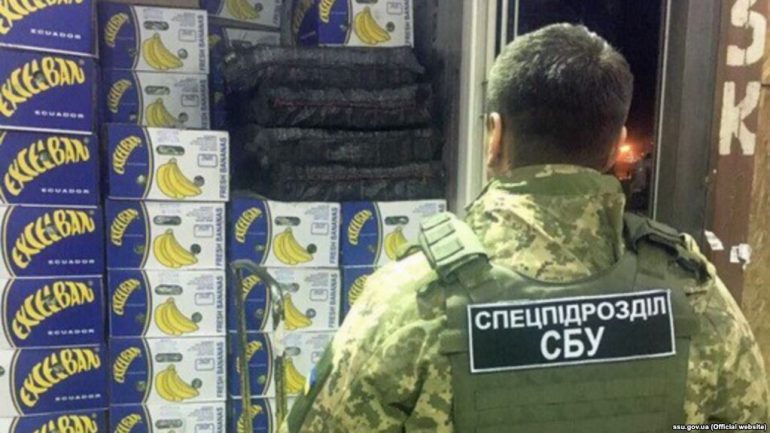 “DEDIKUAR” PËR TREGUN EVROPIAN/ Ukraina konfiskon 257 kg drogë të fshehur në banane