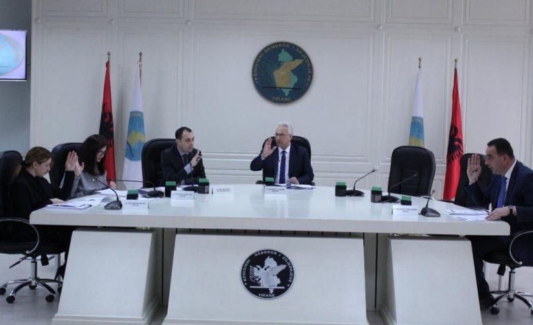 PARLAMENTI ME 99 DEPUTETË/ KQZ u jep mandatin sot 3 deputetëve të rinj (EMRAT)