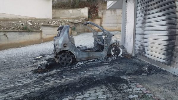 “MESAZHE PARALAJMËRUSE”/ Mbi 20 atentate e zjarrvënie të pazbardhura në 2 vjet në VLORË