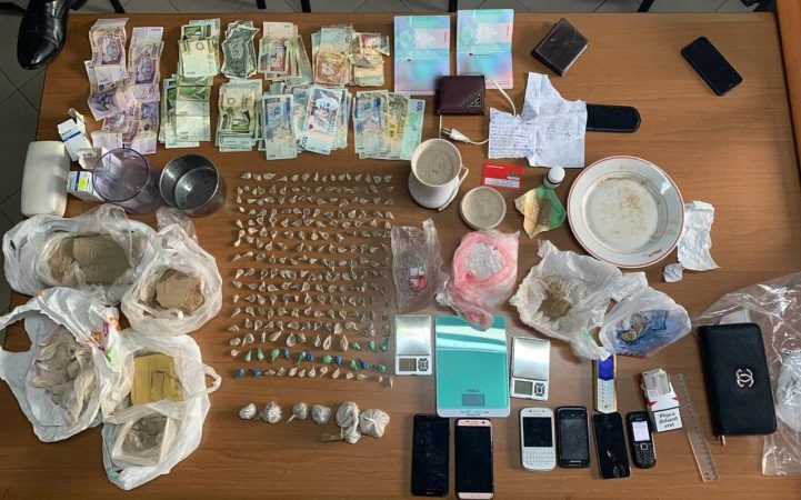 “KTHYEN SHTËPINË NË LABORATOR DROGE/ Kush është “Pipo” dhe “Loli i Verës”, kokat e grupit të kokainës (EMRAT)