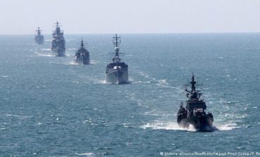 SINJALE RUSISË? Anijet luftarake të NATO-s vendosen në Detin e Zi
