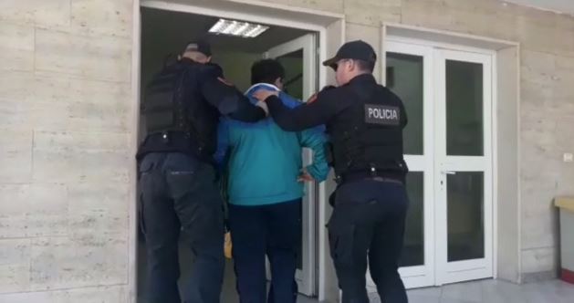 GODITI ME GUR POLICIN E FNSH-s NË PROTESTË/ Policia: Autori punonjës i bashkisë Mallakastër