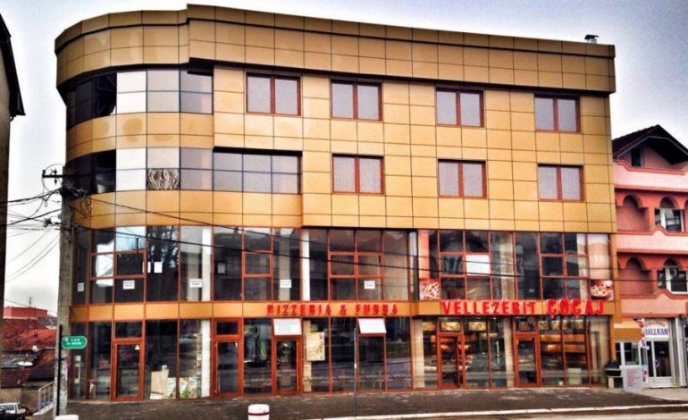 “TA NDAJMË DHIMBJEN BASHKË”/ Djali i furrtarit që u vra në aksidentin në Gjilan, fton familjen e kamionistit në mort