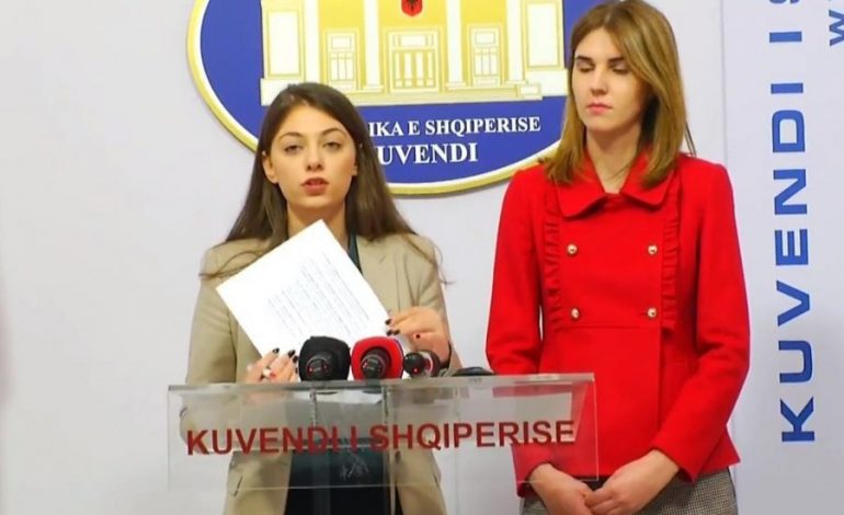 KUR NUK “I NDAHESH DOT” KUVENDIT/ Dogjën mandatet por DY ish deputetet e LSI e kanë të vështirë “ta pranojnë” (FOTO)
